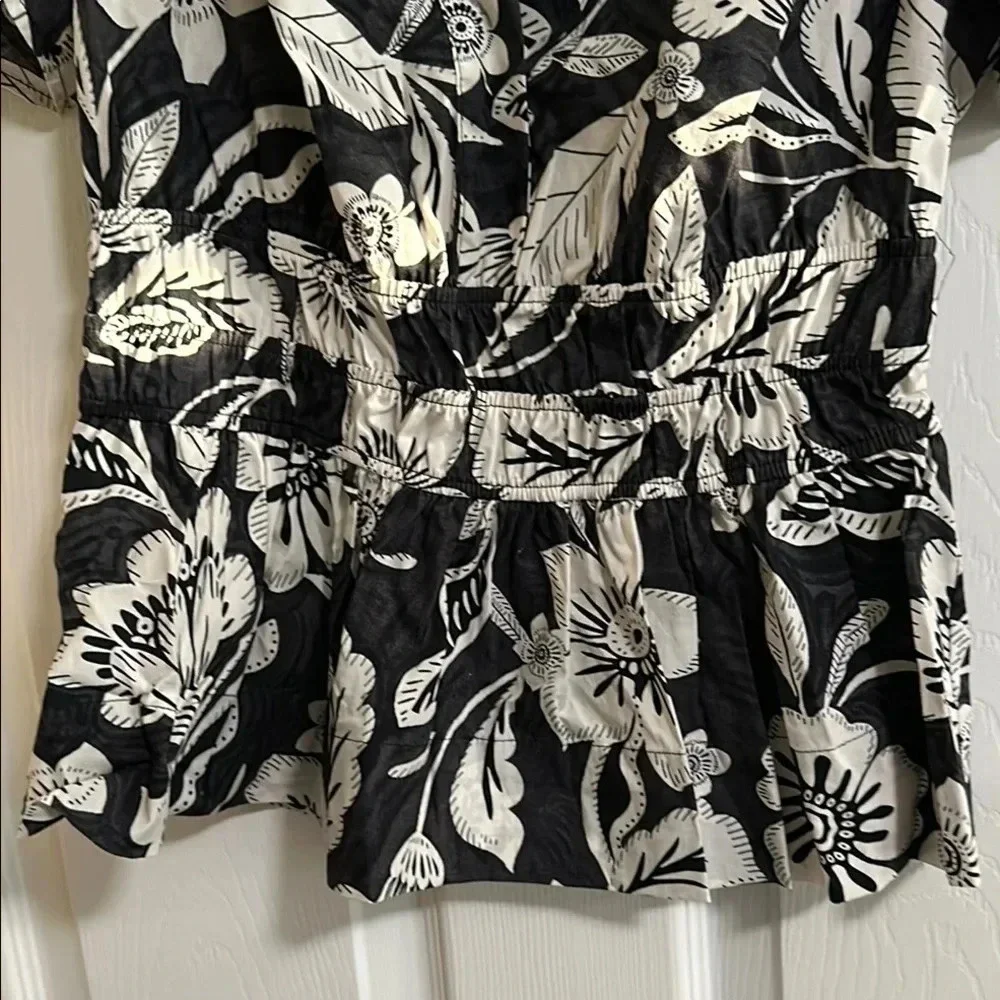Anthropologie The Somerset Blouse Black & White Floral V-Neck Puff Sleeve Peplum